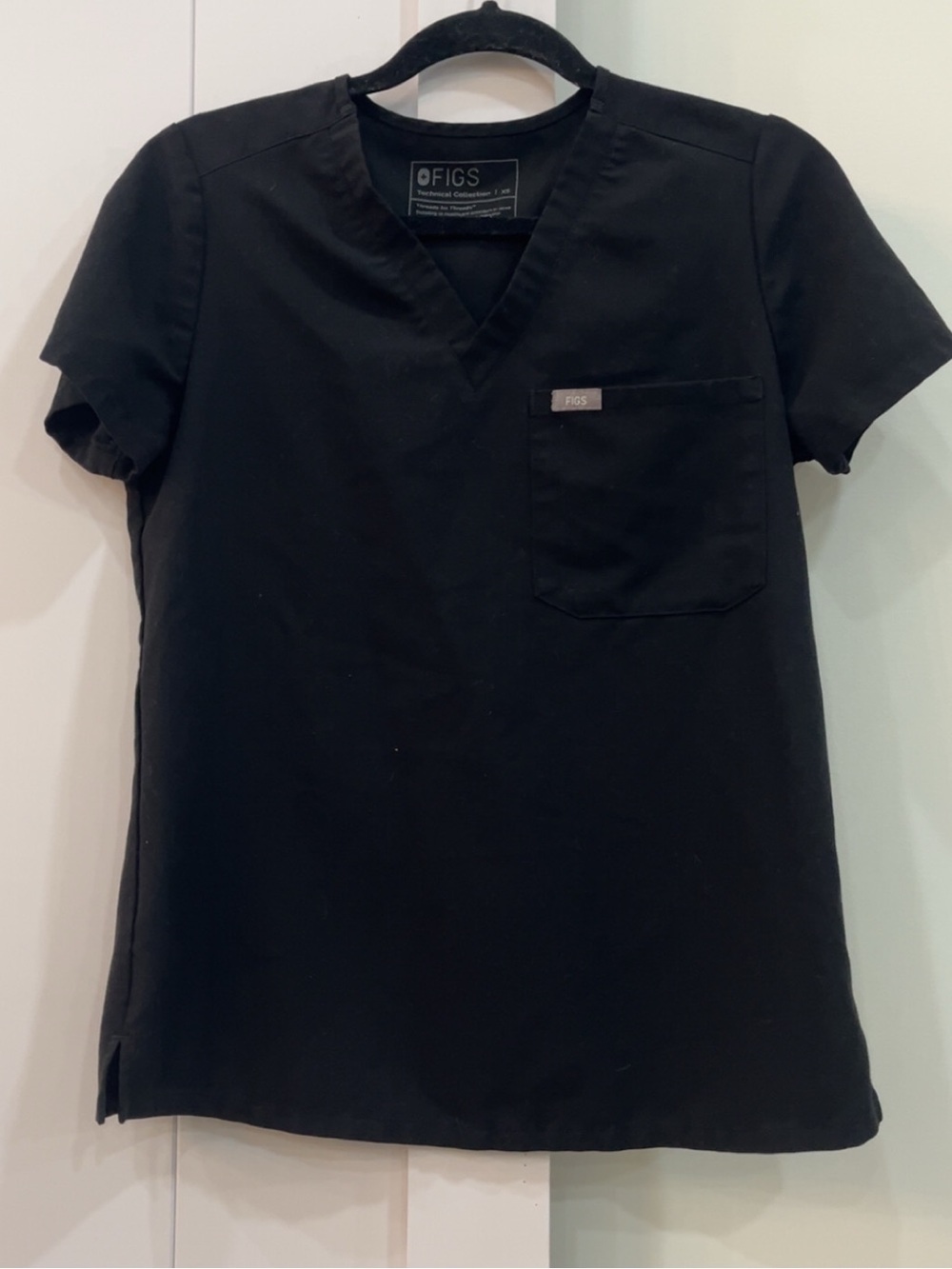 FIGS Technical Collection Black V-Neck Medical Scrub Top XS